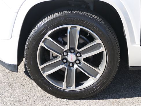 Used 2018 GMC Acadia Denali w/ Technology Package AWD/4WD image 10
