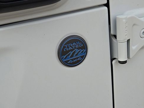 Used 2024 Jeep Wrangler Unlimited image 14