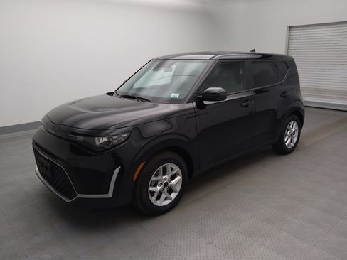 Used 2025 Kia Soul S image 2