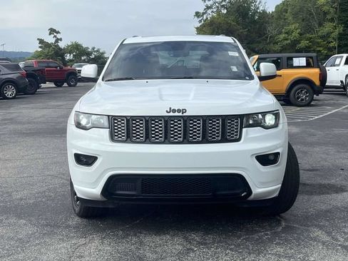 Used 2019 Jeep Grand Cherokee Altitude AWD/4WD image 11