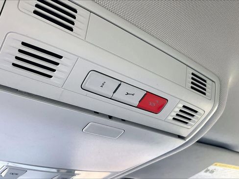 Used 2017 Volkswagen Golf S image 32