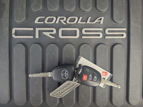 Used 2023 Toyota Corolla Cross L image 31