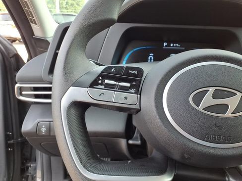 Used 2025 Hyundai Elantra SE FWD image 8