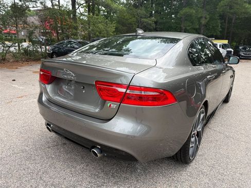 Used 2019 Jaguar XE S RWD image 7