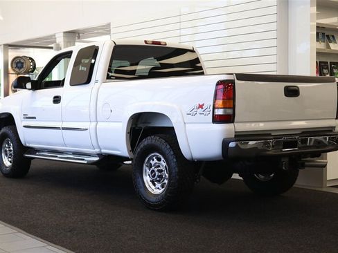 Used 2005 GMC Sierra 2500 SLE w/ Heavy-Duty Power Package AWD/4WD image 6