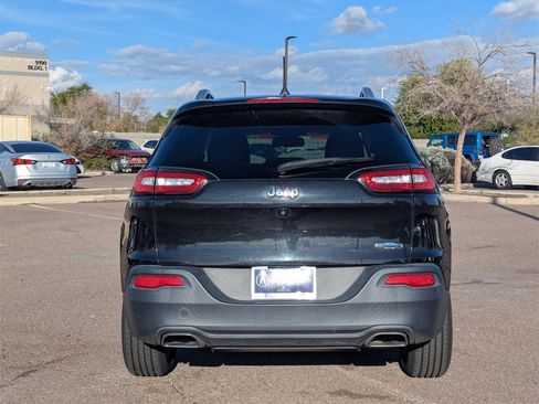 Used 2016 Jeep Cherokee Latitude w/ Cold Weather Group image 6