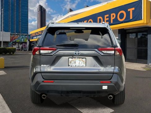Used 2021 Toyota RAV4 LE AWD/4WD image 4
