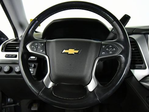 Used 2020 Chevrolet Suburban Premier image 2