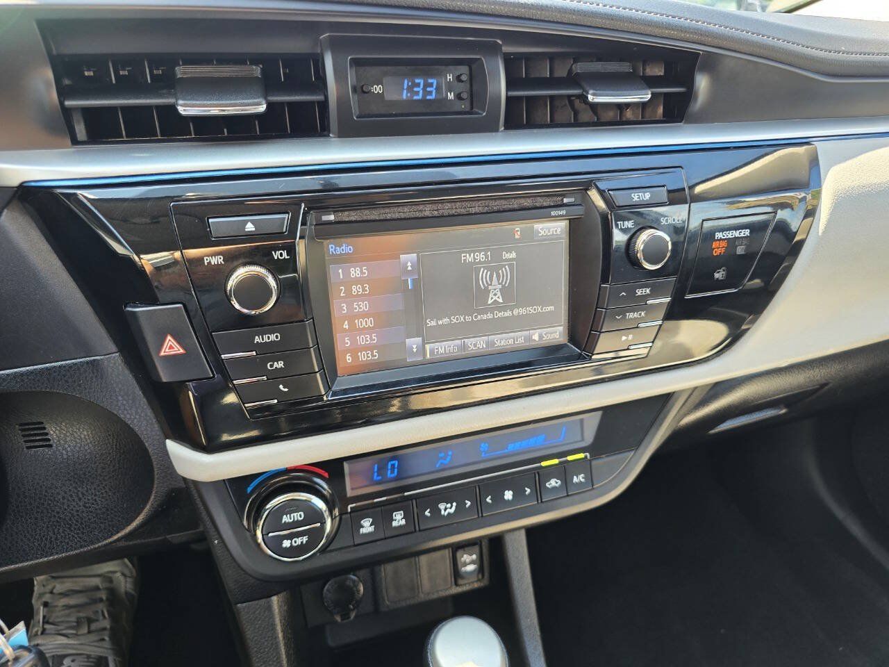 Used 2015 Toyota Corolla LE FWD image 17