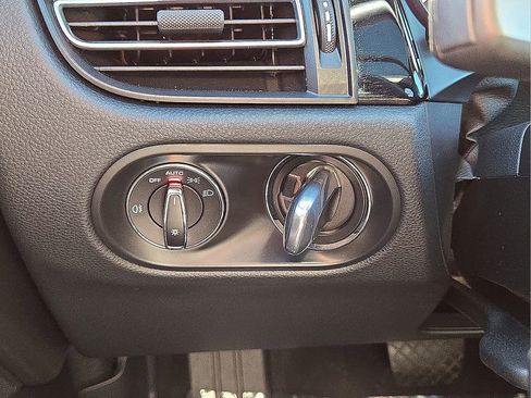 Used 2024 Porsche Macan T w/ Premium Plus Package image 17