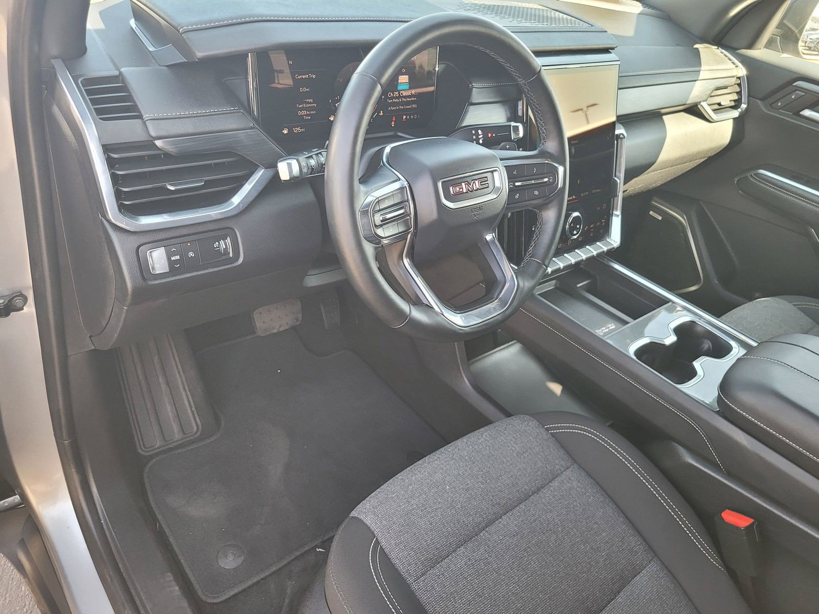 Used 2025 GMC Acadia Elevation FWD image 8
