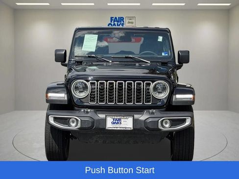 Used 2025 Jeep Wrangler Unlimited Sahara AWD/4WD image 5