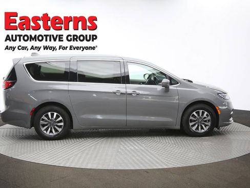Used 2022 Chrysler Pacifica Touring-L image 45