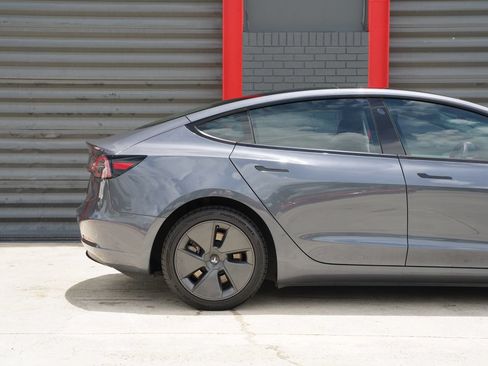 Used 2023 Tesla Model 3 Standard Range RWD image 4