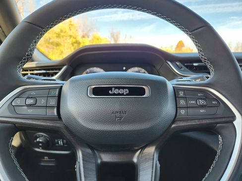 New 2025 Jeep Grand Cherokee Limited w/ Black Appearance Package AWD/4WD image 23