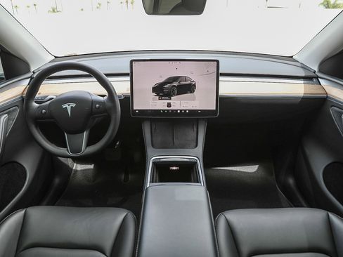 Used 2024 Tesla Model Y Long Range AWD/4WD image 13