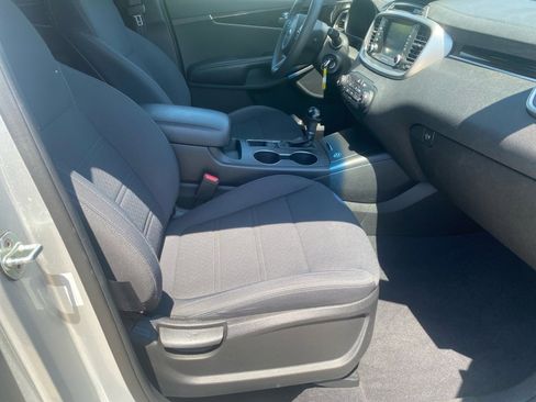 Used 2018 Kia Sorento FWD image 32