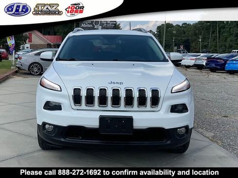 Used 2018 Jeep Cherokee Latitude image 2