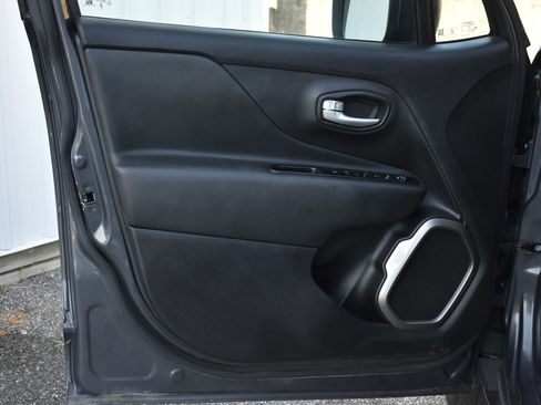 Used 2023 Jeep Renegade Latitude AWD/4WD image 11