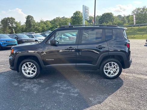 Used 2023 Jeep Renegade Latitude w/ Premium Group AWD/4WD image 2