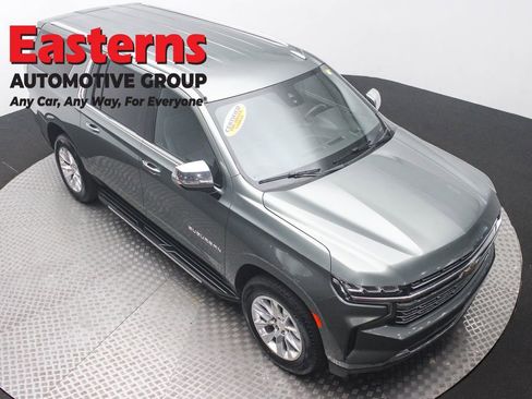 Used 2023 Chevrolet Suburban Premier image 3