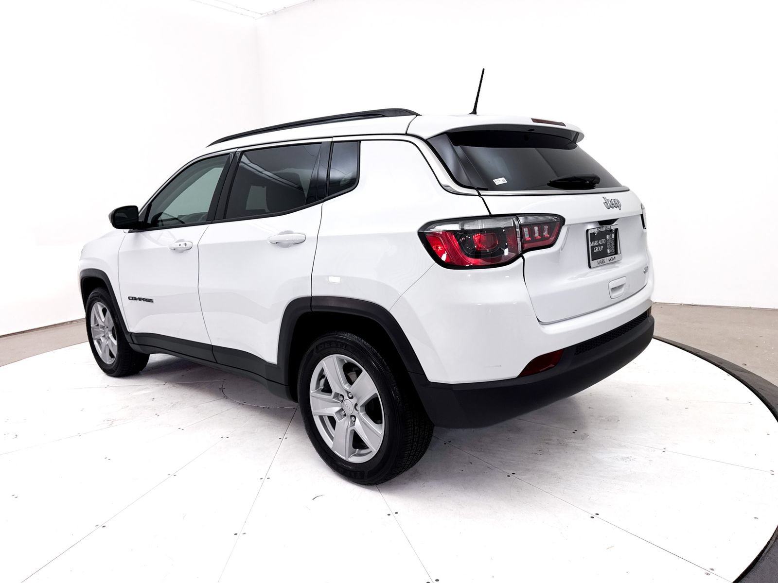 Used 2022 Jeep Compass Latitude w/ Sun and Sound Group FWD image 15