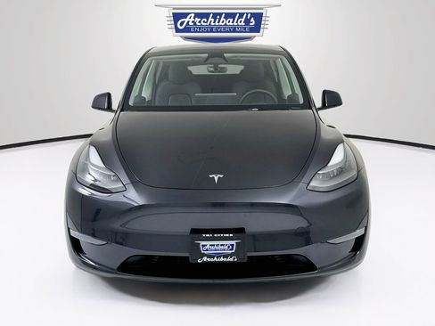 Used 2024 Tesla Model Y Long Range AWD/4WD image 2