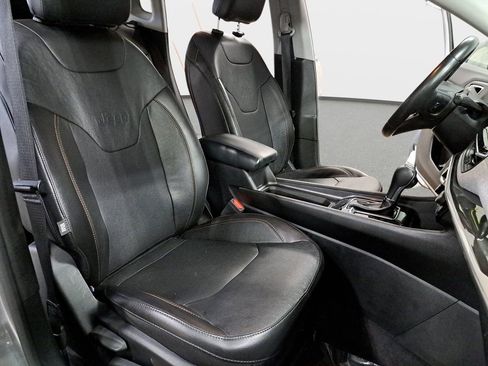 Certified 2022 Jeep Compass Latitude image 11