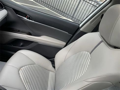 Used 2024 Toyota Camry SE image 30