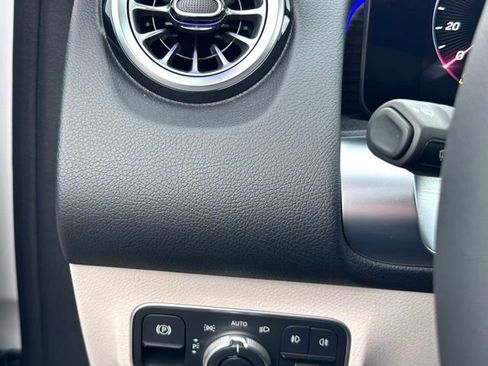 Certified 2026 Mercedes-Benz GLB 250 4MATIC image 19