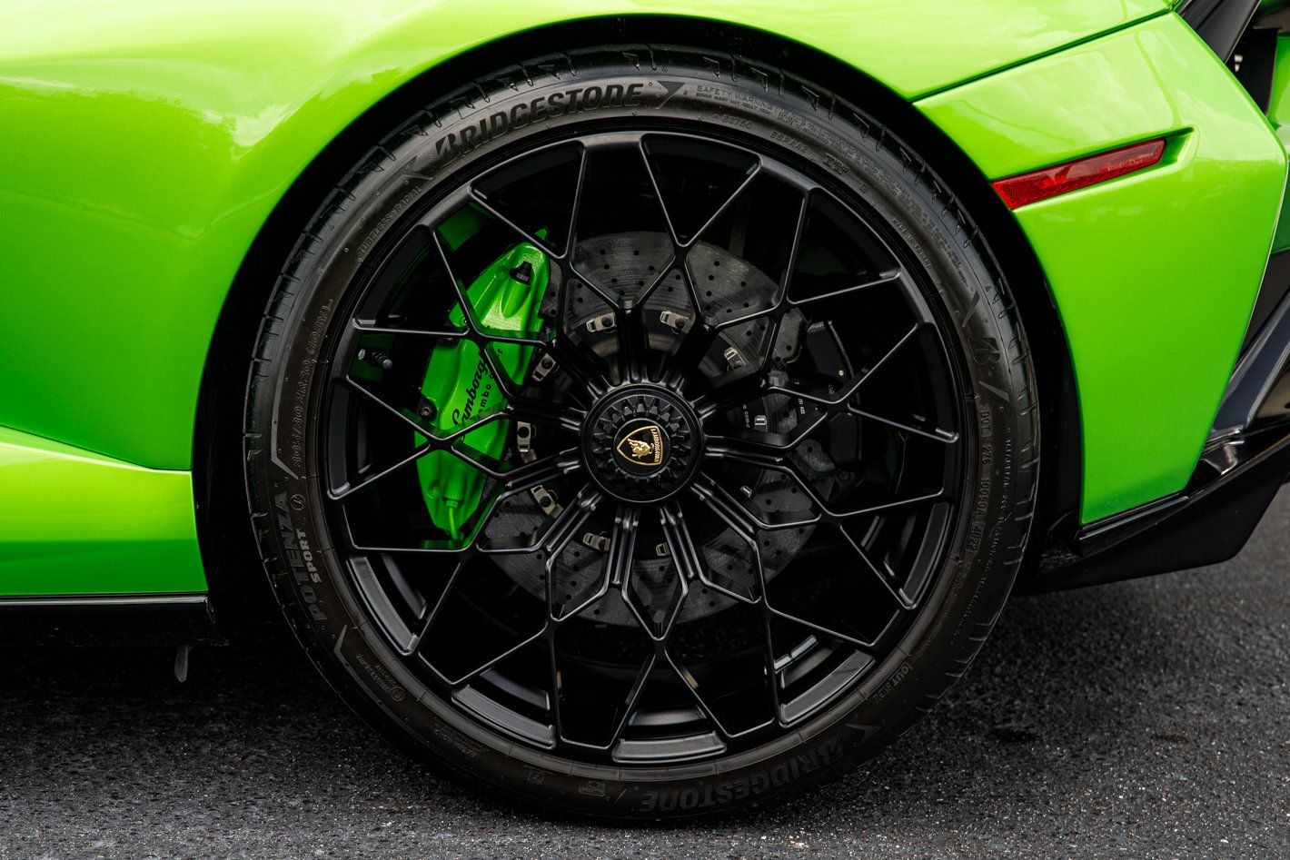 Used 2023 Lamborghini Huracan STO RWD image 13