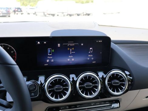 New 2026 Mercedes-Benz GLA 250 4MATIC image 21