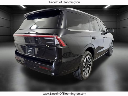 Used 2025 Lincoln Navigator Black Label AWD/4WD image 7