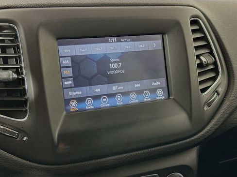 Certified 2019 Jeep Compass Latitude w/ Cold Weather Group image 20