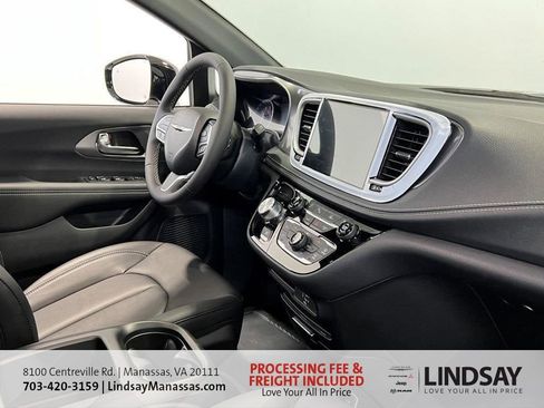 New 2026 Chrysler Pacifica Select image 15