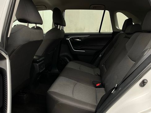 Used 2025 Toyota RAV4 XLE image 12