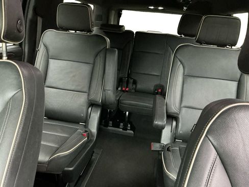 Used 2022 Chevrolet Suburban Premier image 13