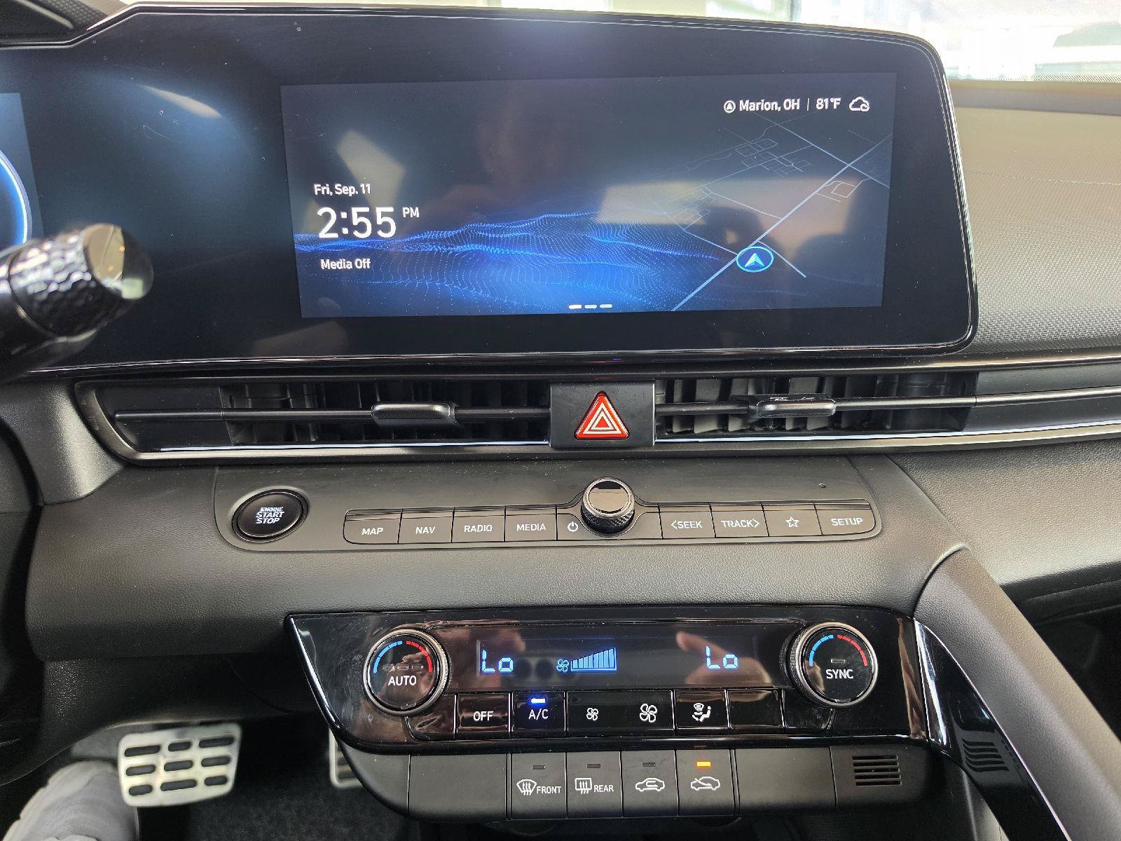Used 2025 Hyundai Elantra SEL FWD image 15