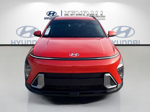 Used 2025 Hyundai Kona SEL image 2