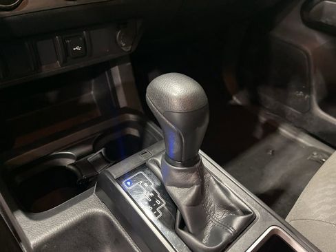 Used 2022 Toyota Tacoma SR w/ SR Convenience Package RWD image 14