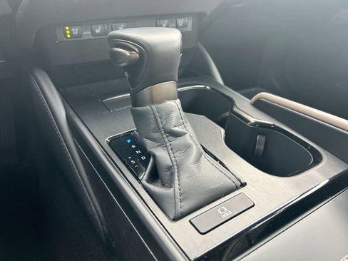 Used 2025 Lexus ES 350 w/ Premium Package FWD image 3