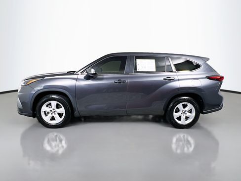 Used 2024 Toyota Highlander LE FWD image 9