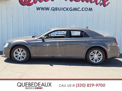 Used 2017 Chrysler 300 Limited RWD image 4