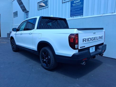 Used 2025 Honda Ridgeline Black Edition image 3