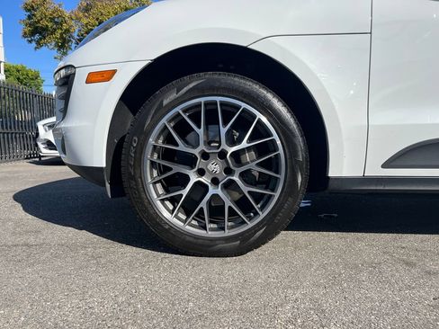 Used 2018 Porsche Macan AWD/4WD image 23