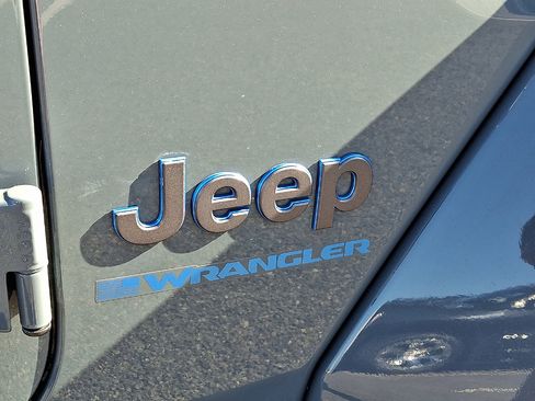 Certified 2025 Jeep Wrangler Unlimited Sahara AWD/4WD image 18