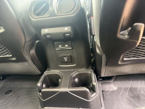 Used 2025 Jeep Gladiator Rubicon AWD/4WD image 15