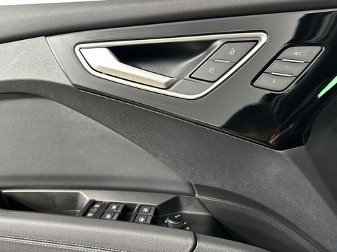 Used 2024 Audi Q4 e-tron Premium Plus image 10