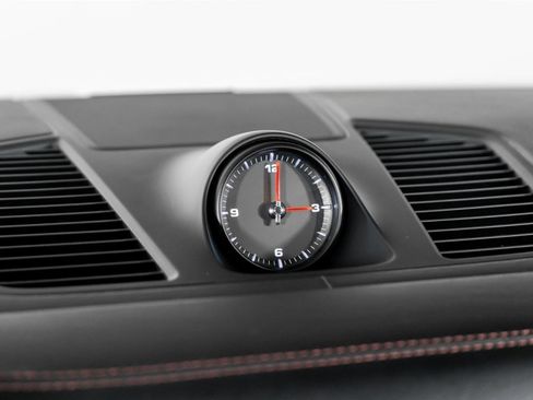 Used 2023 Porsche Cayenne Platinum Edition image 41