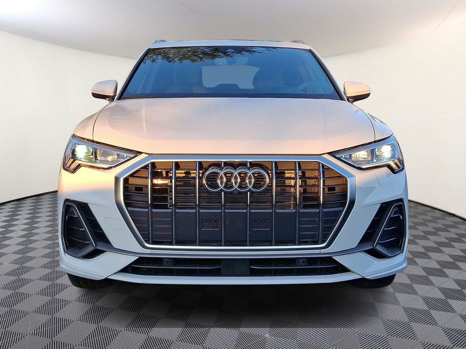 Used 2024 Audi Q3 2.0T Premium Plus w/ Premium Plus Package AWD/4WD image 2